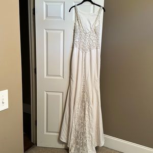 Wedding dress: NEVER WORN/ALTERED, size 4